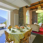 Lucia Villa *