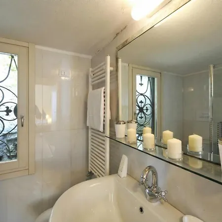 Lucia Villa